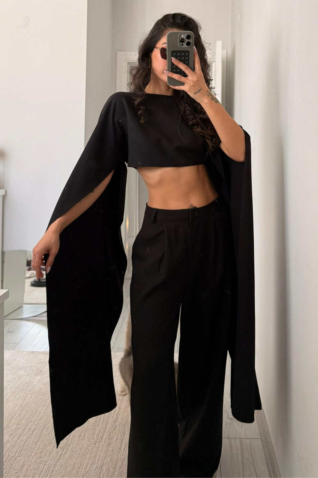 Kolları Pelerinli Crop Pantolon Takım