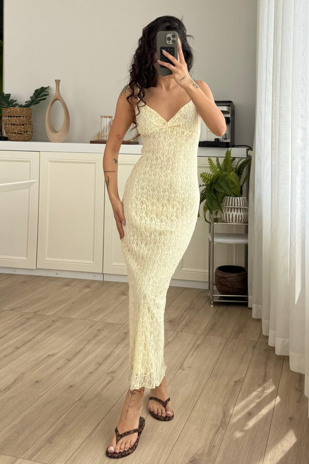 Dantelli İçi Astarlı Elbise