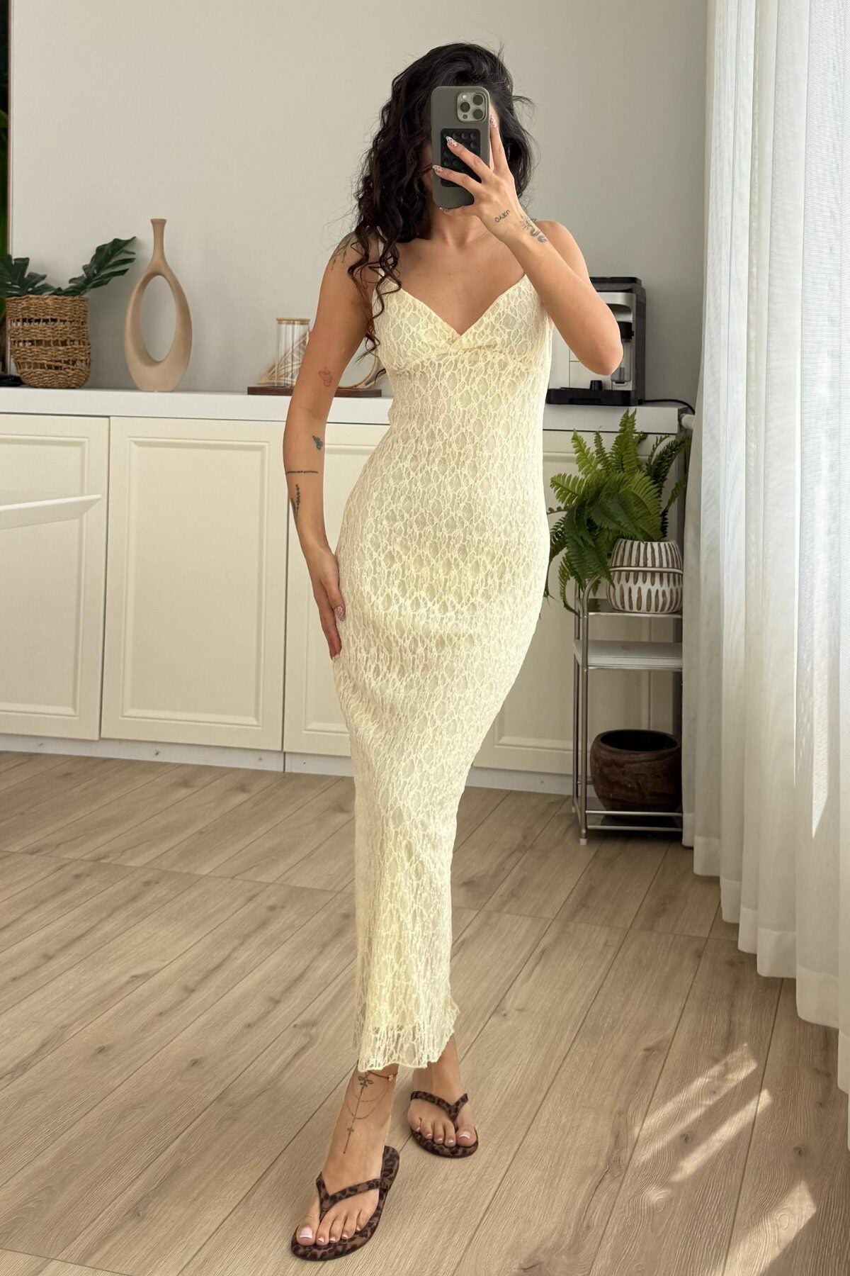 Dantelli İçi Astarlı Elbise