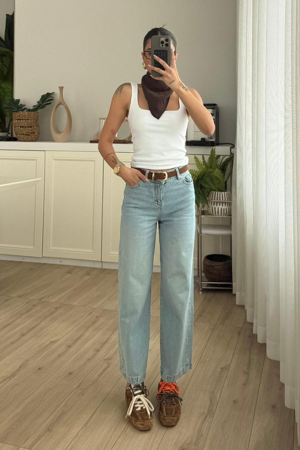 Beli Kemerli Bilek Boy Açık Mavi Jean