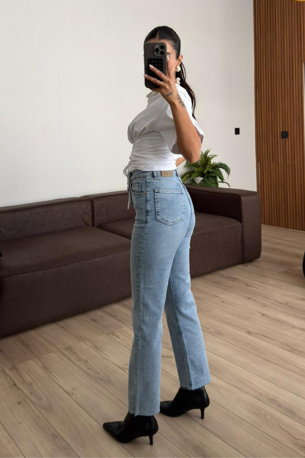Darly Kesik Paça Straight Açık Mavi Jean