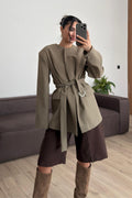 Kemerli Yakasız Blazer Ceket