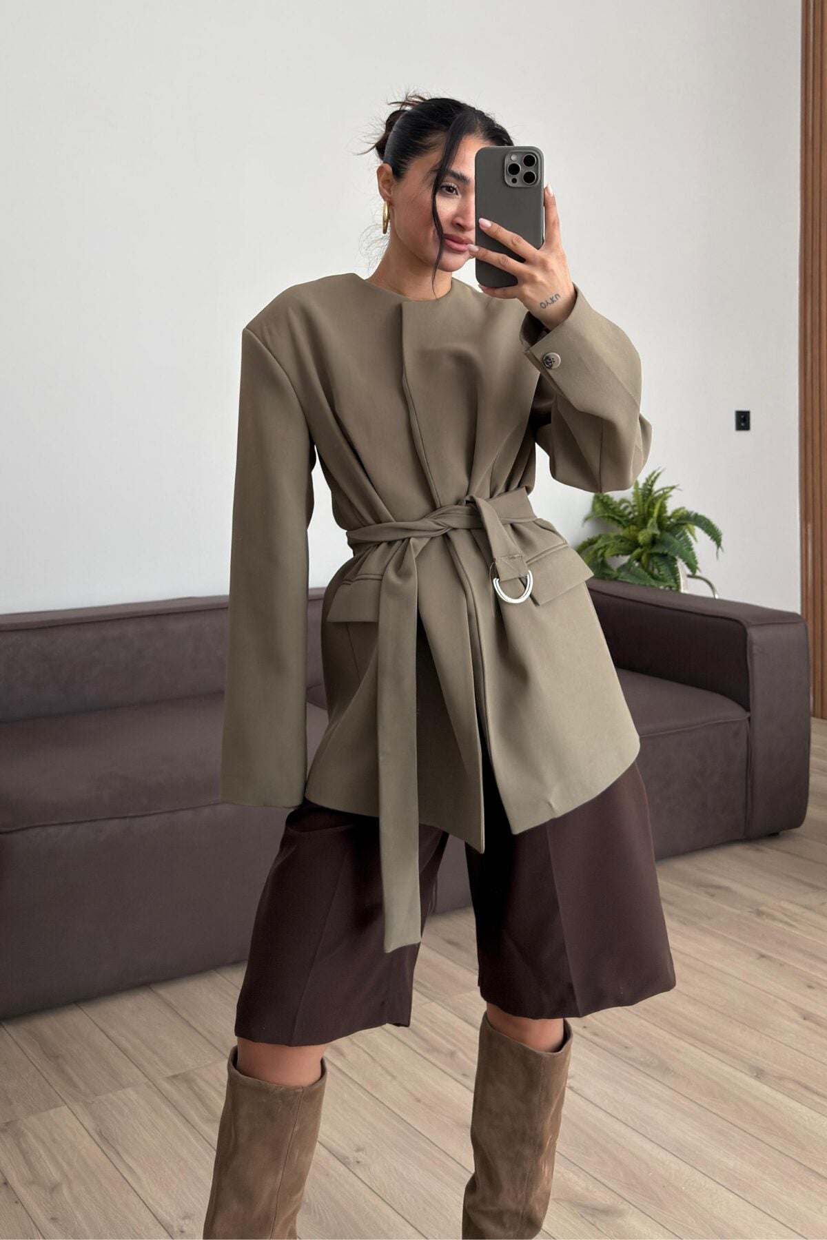 Kemerli Yakasız Blazer Ceket