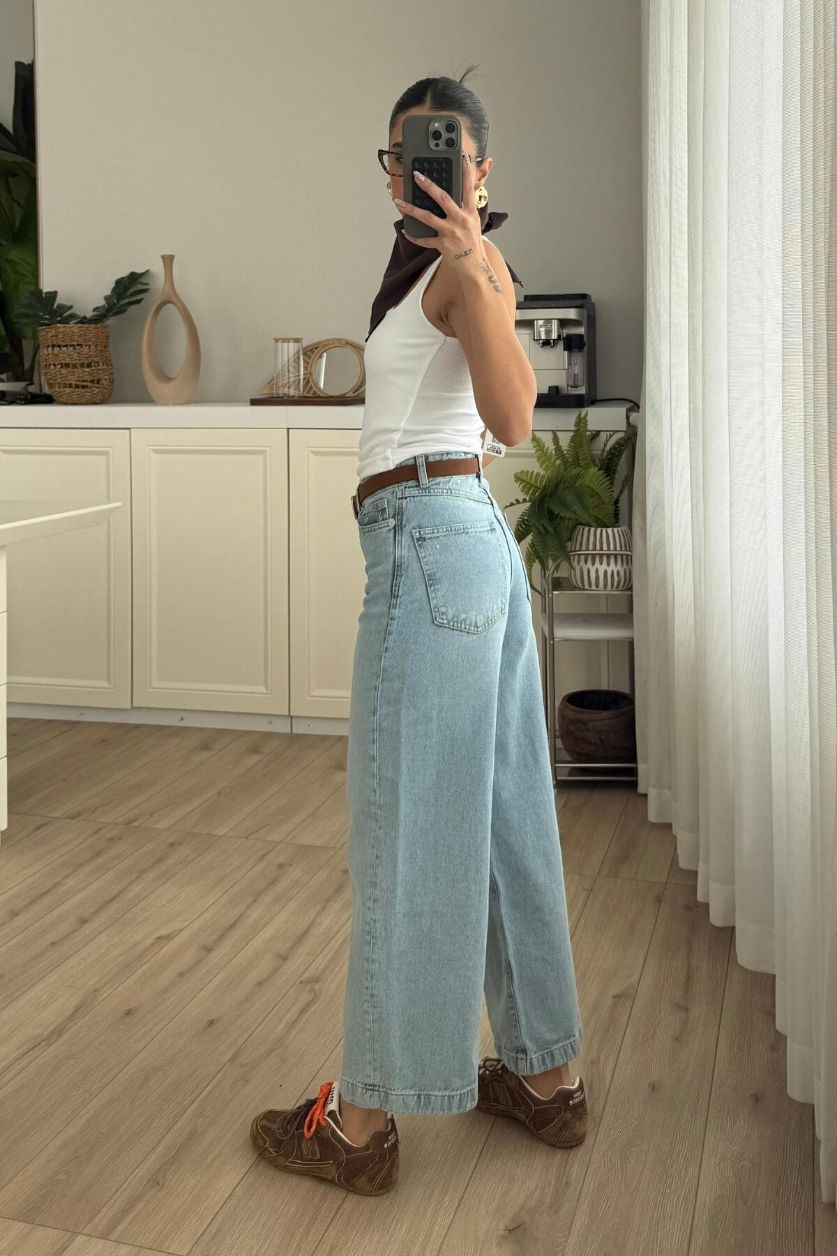 Beli Kemerli Bilek Boy Açık Mavi Jean