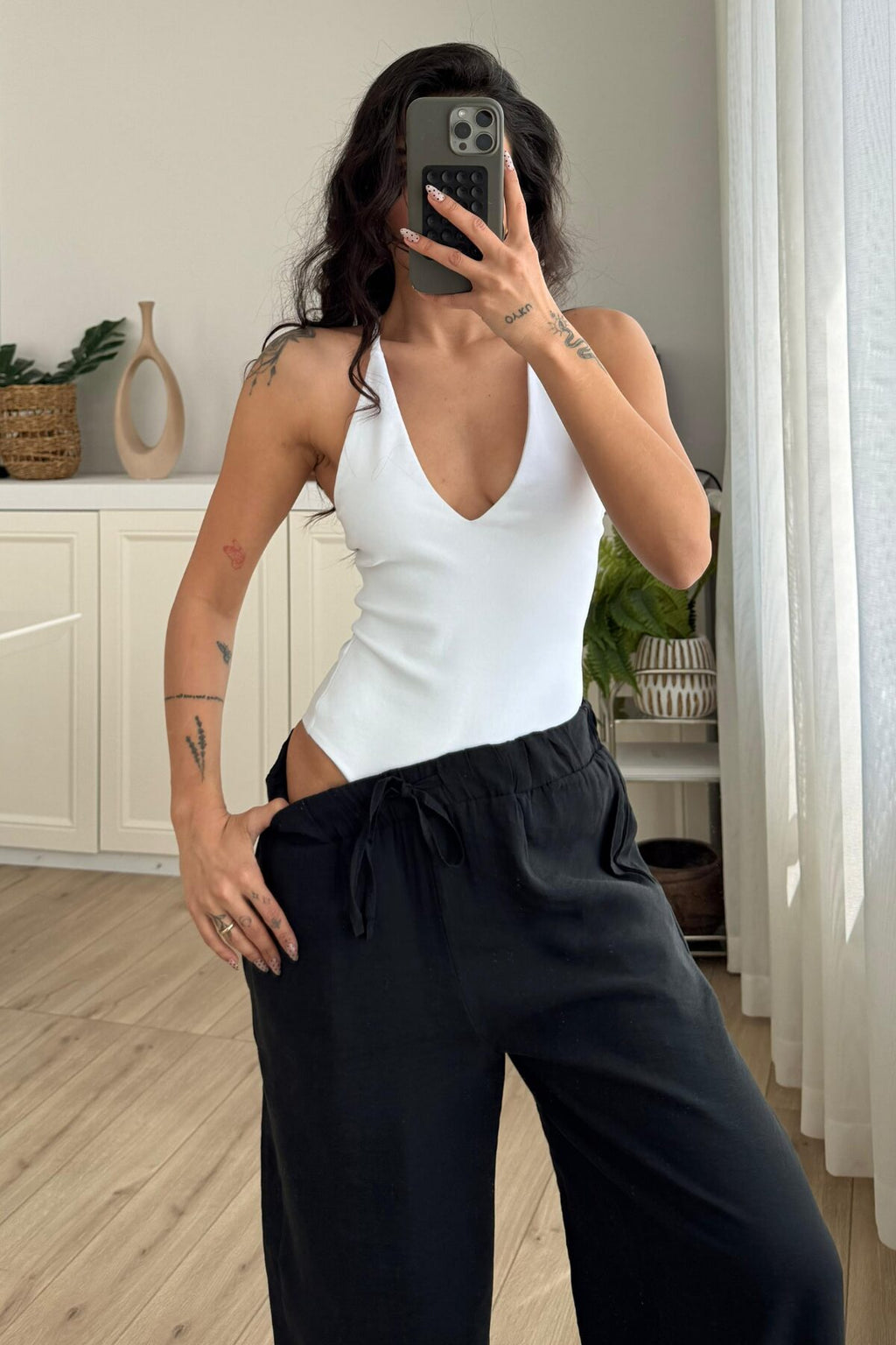Sırtı Çapraz Askılı Bodysuit