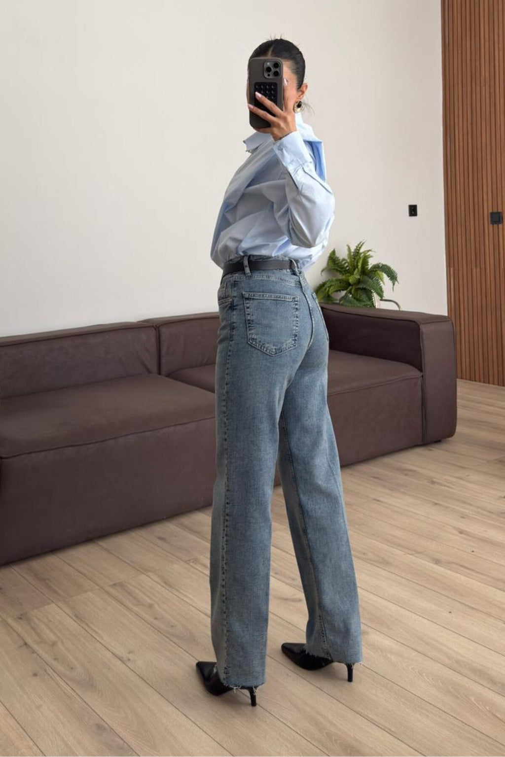 Paçası Kesik Straight Mavi Eskitme Jean