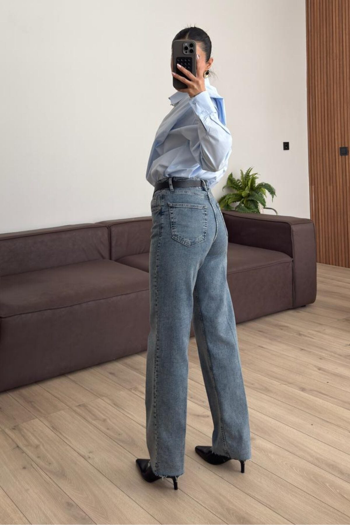 Paçası Kesik Straight Mavi Eskitme Jean