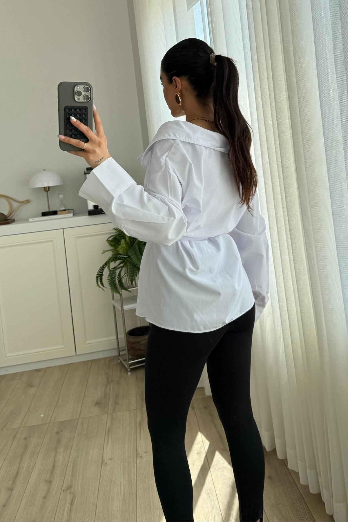 Kruvaze Yaka Geniş Omuz Gömlek