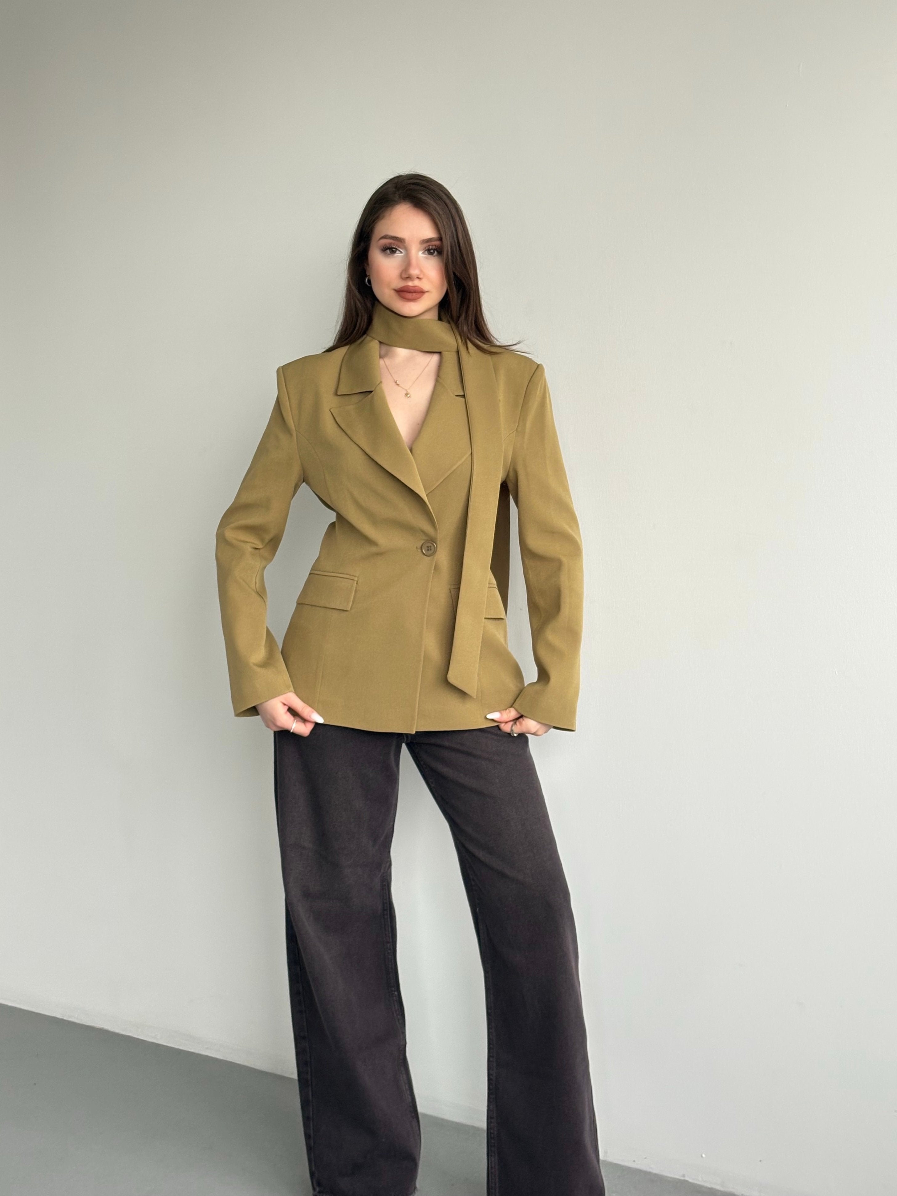 Belden Oturtmalı Şal Yaka Detaylı Blazer Ceket