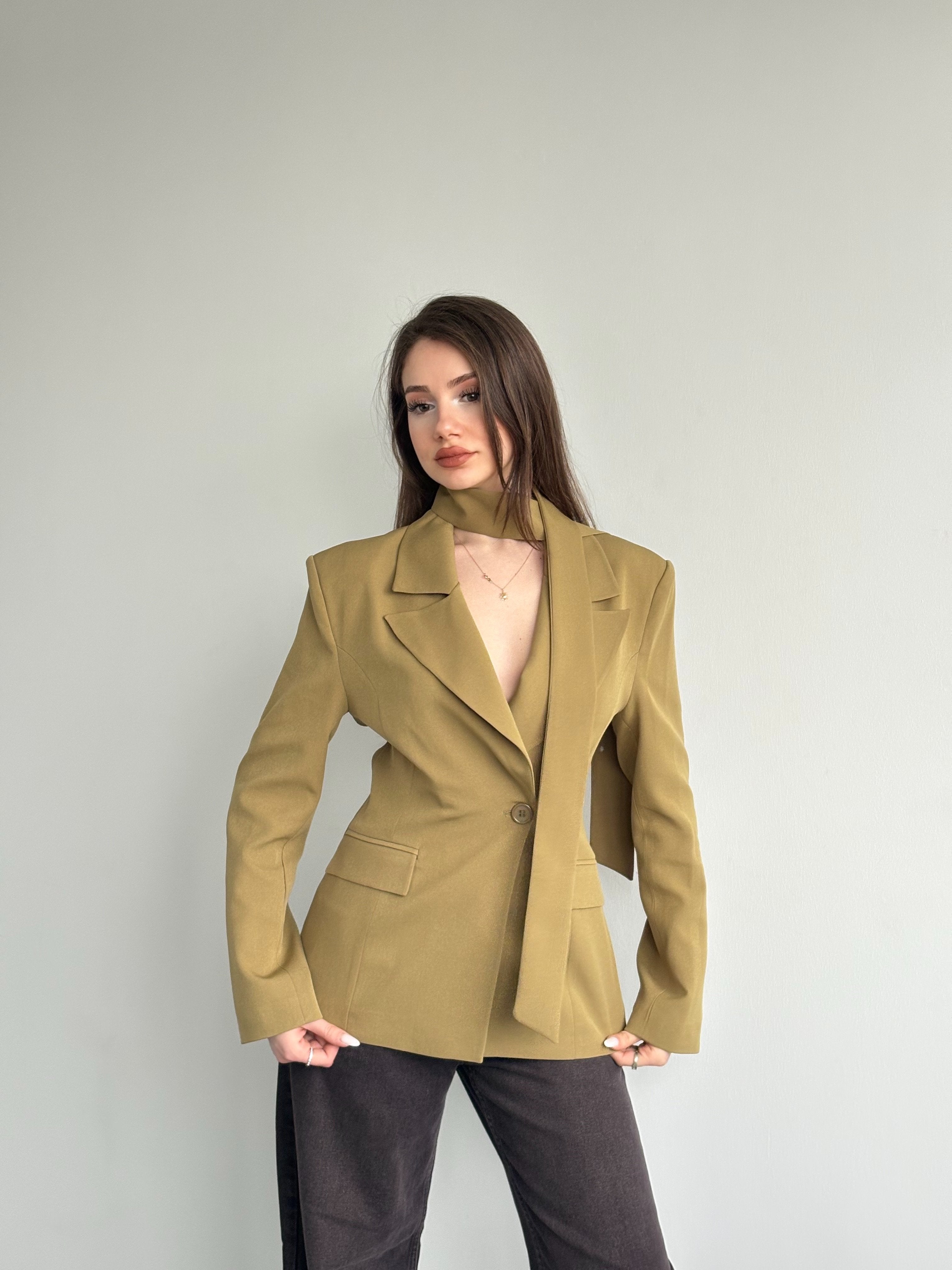 Belden Oturtmalı Şal Yaka Detaylı Blazer Ceket