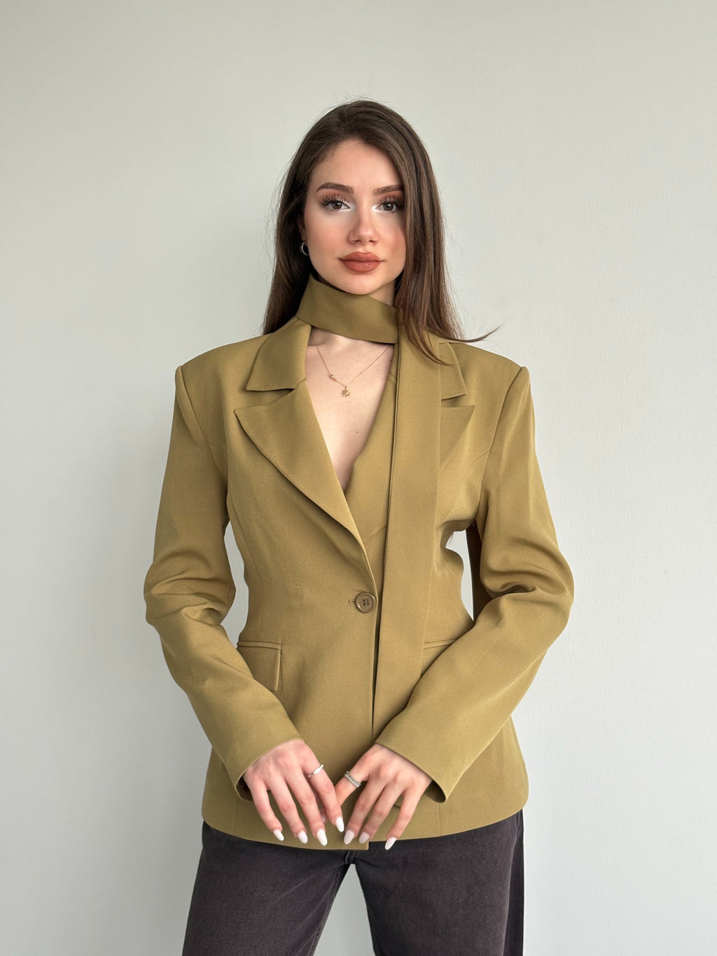 Belden Oturtmalı Şal Yaka Detaylı Blazer Ceket