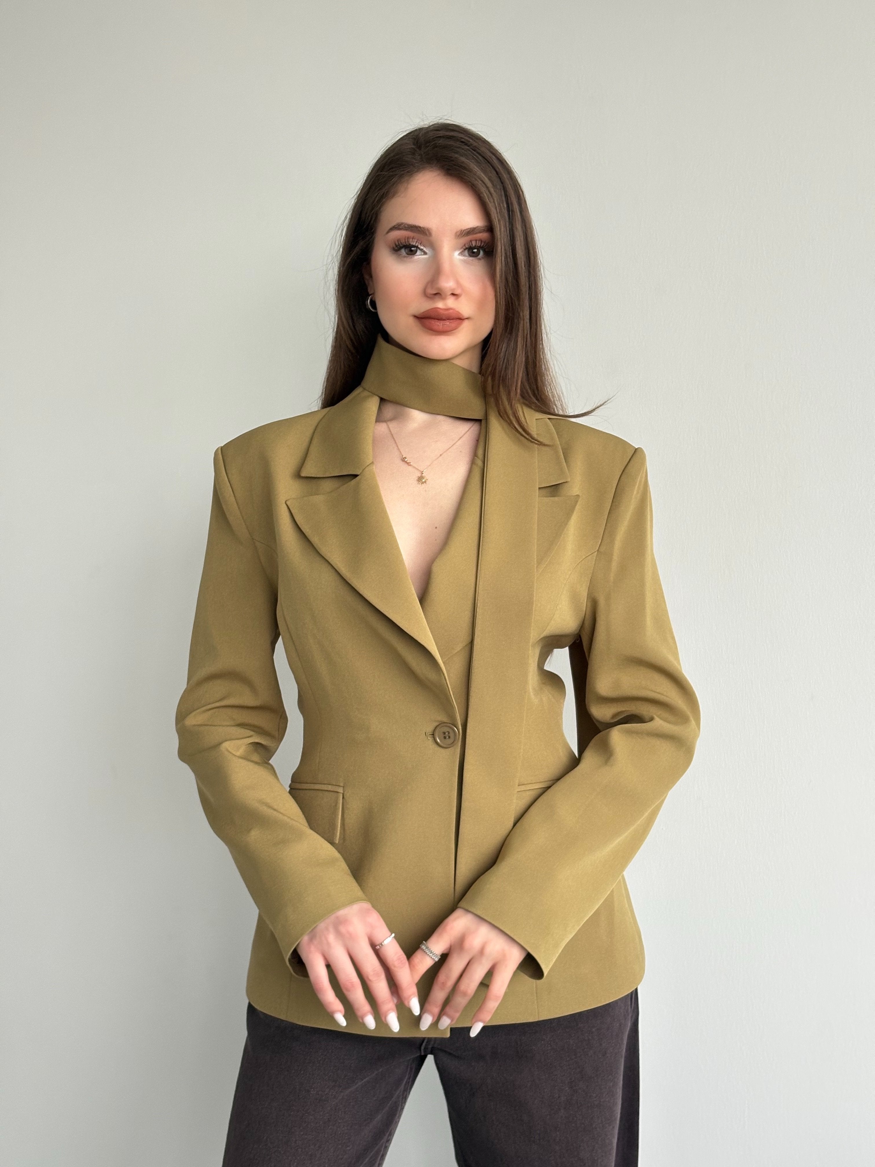 Belden Oturtmalı Şal Yaka Detaylı Blazer Ceket
