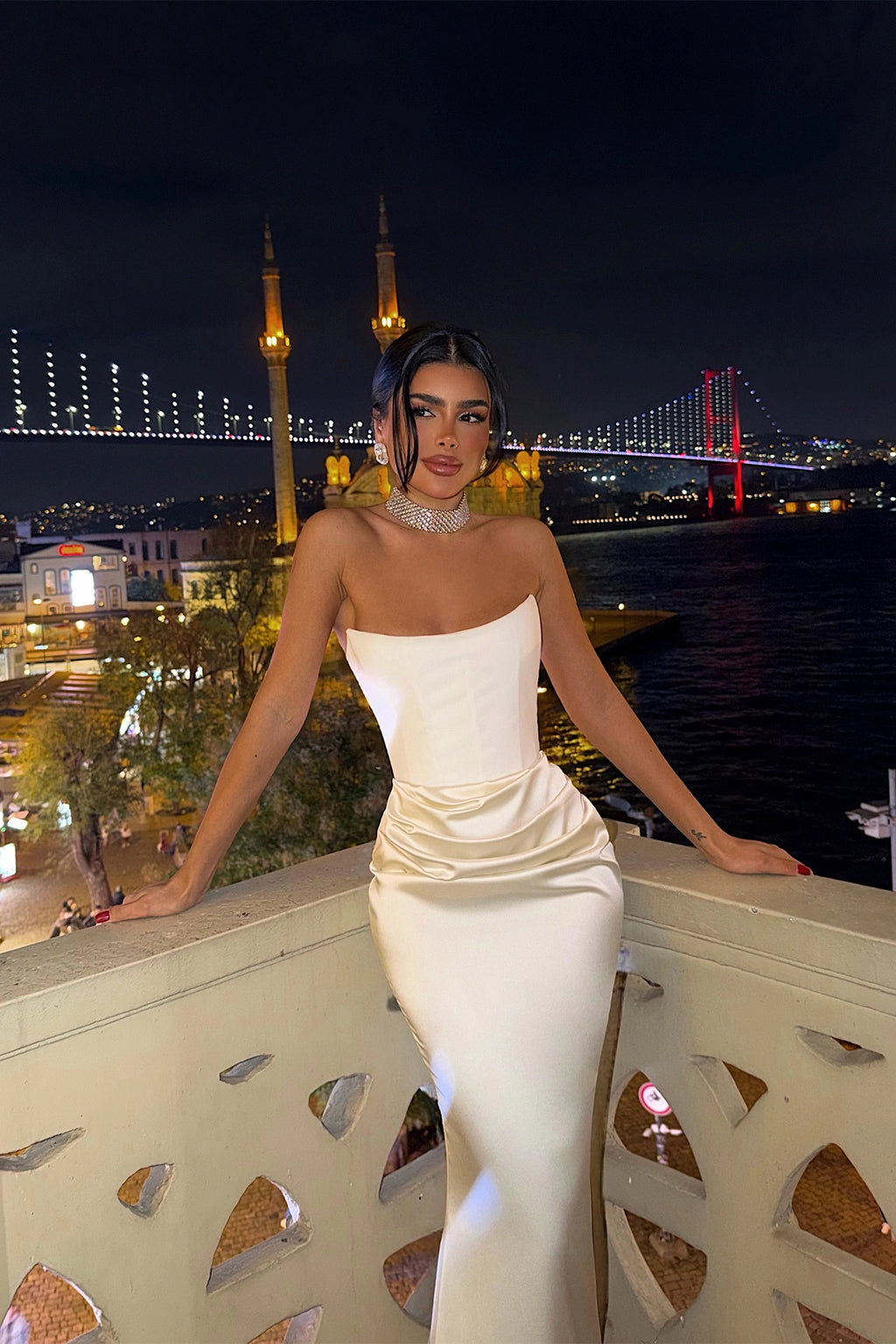 Beyaz Büzgü Detay Uzun Elbise
