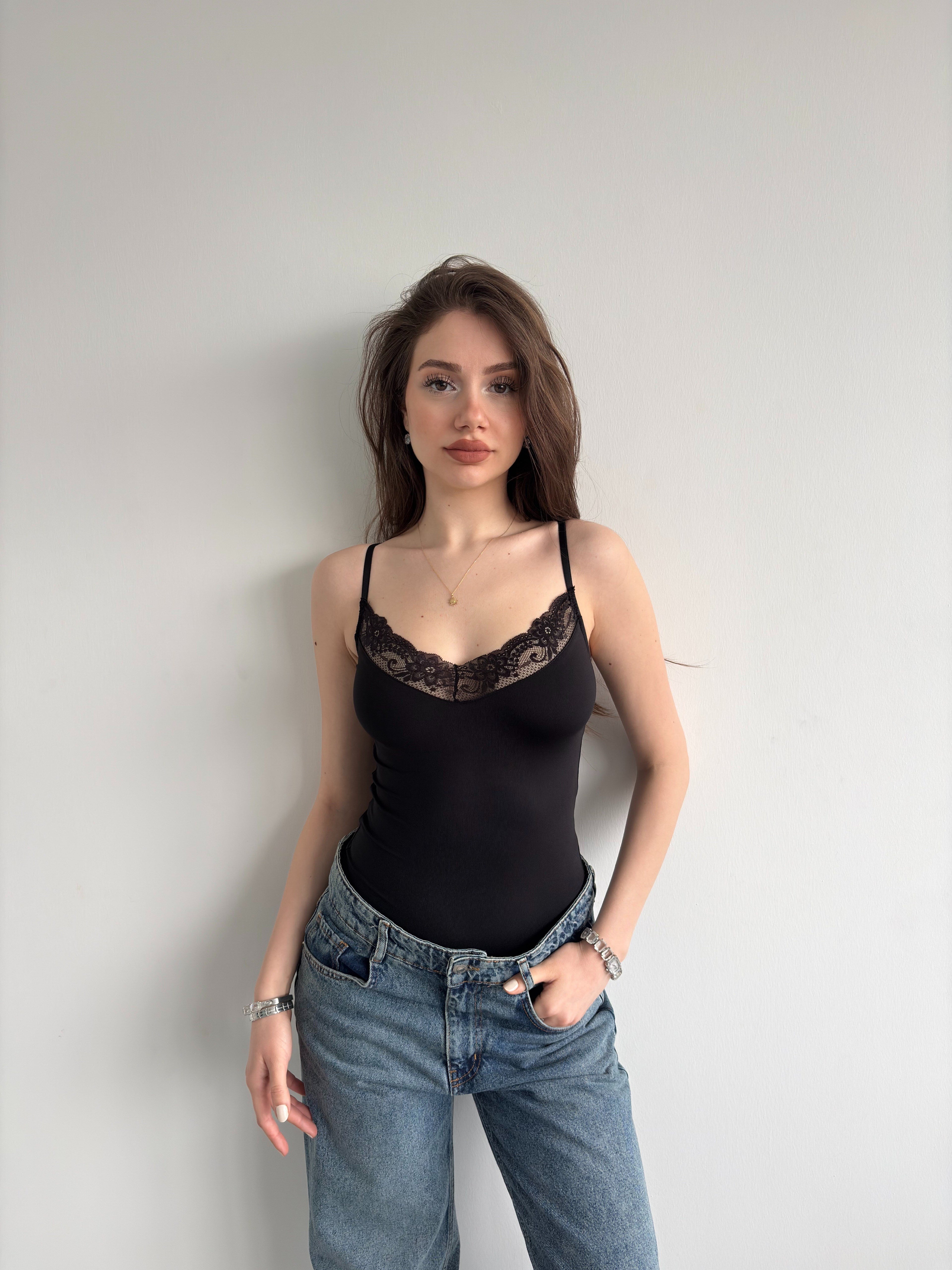 Dantel Detay Askılı Bodysuit