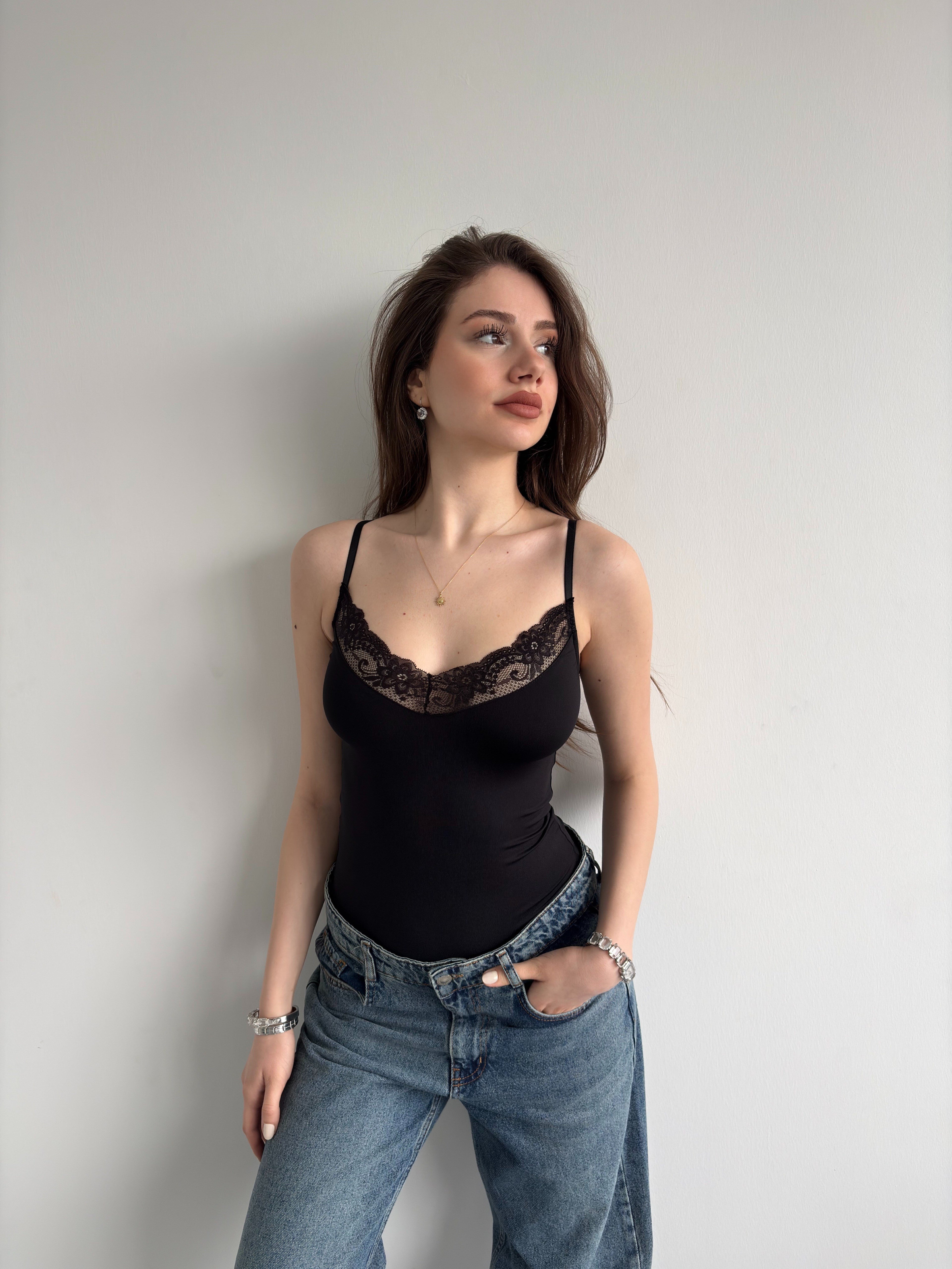 Dantel Detay Askılı Bodysuit