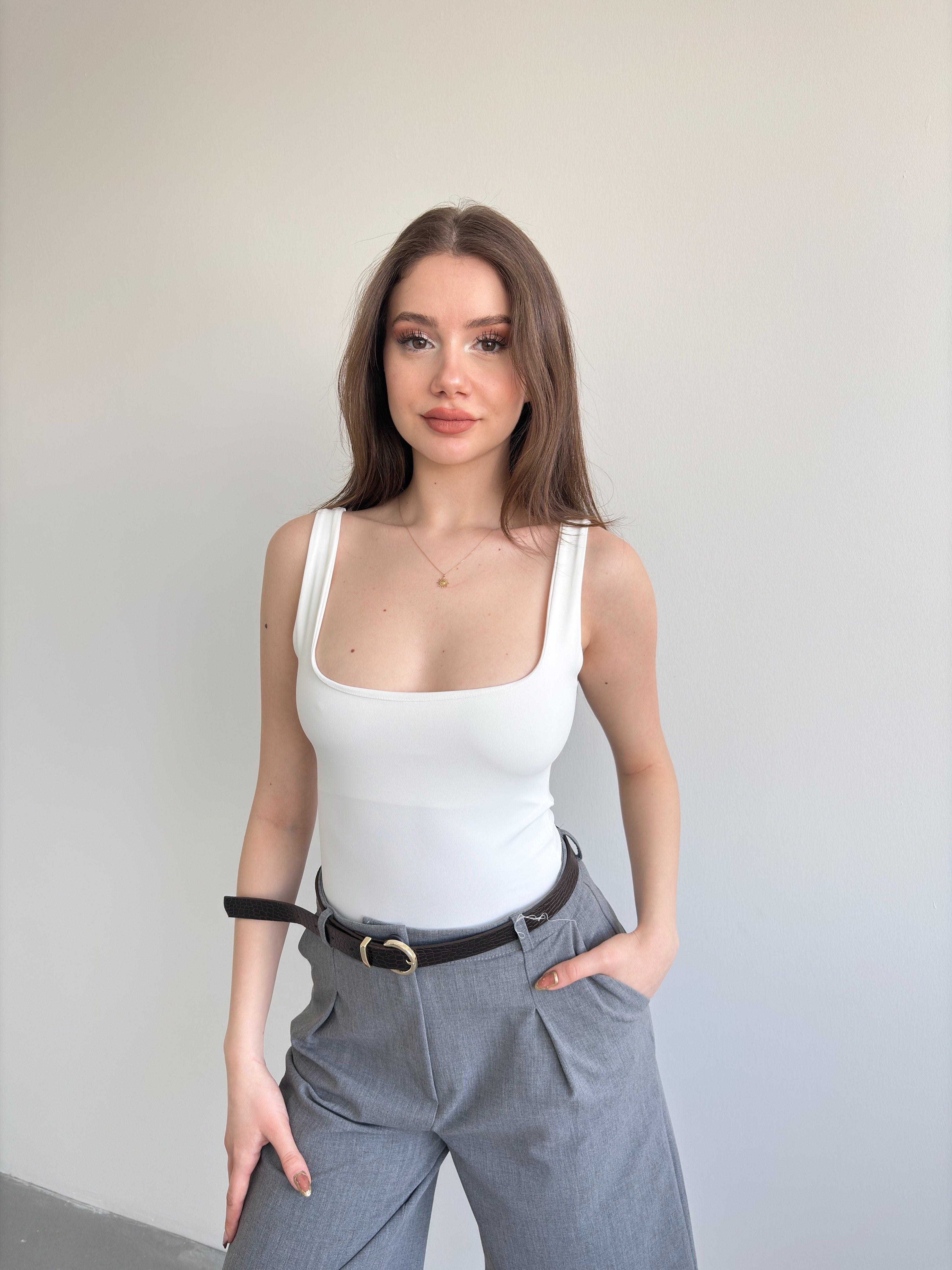 Kare Yaka Sırt Detay Bodysuit