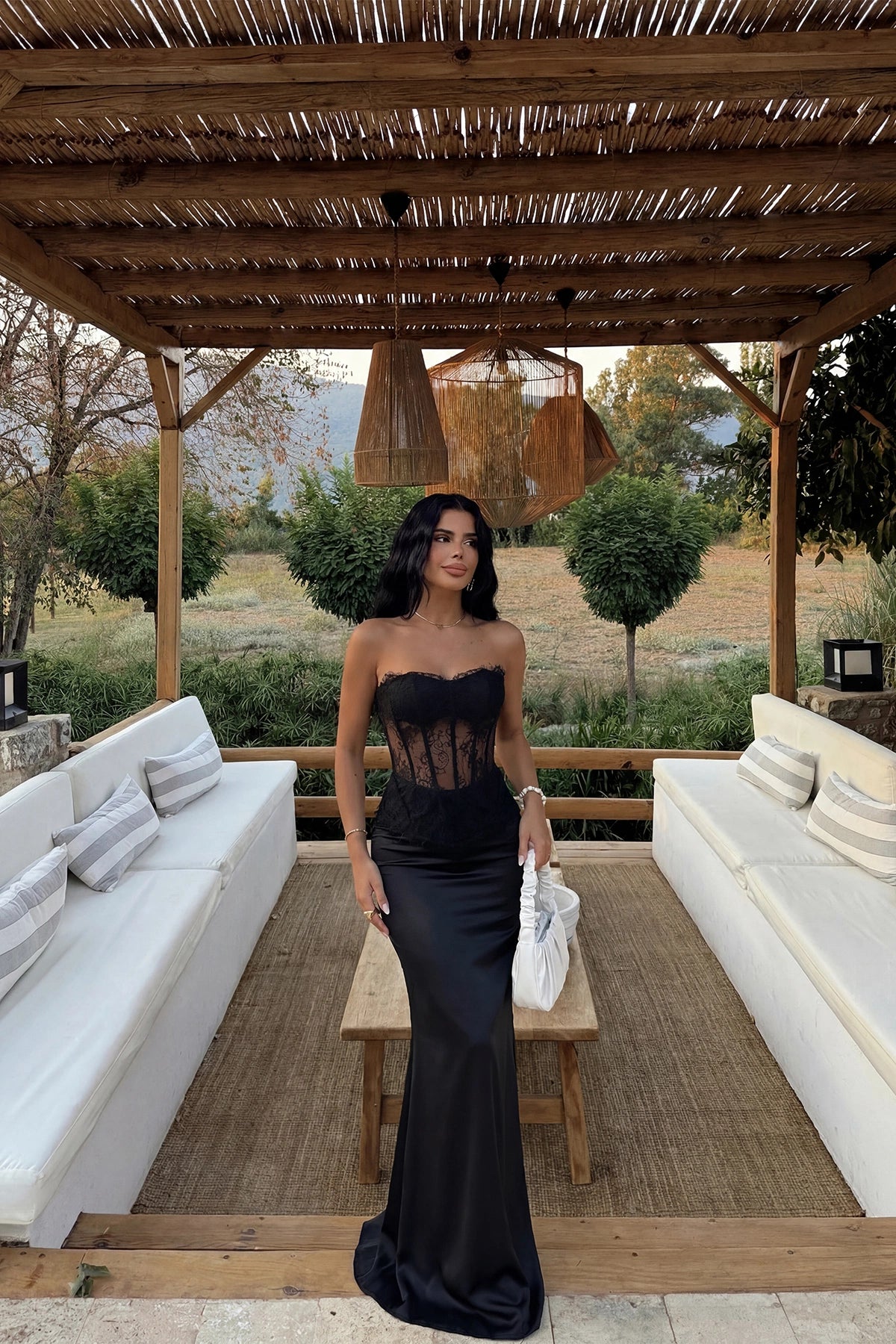 Siyah Etekli Takım