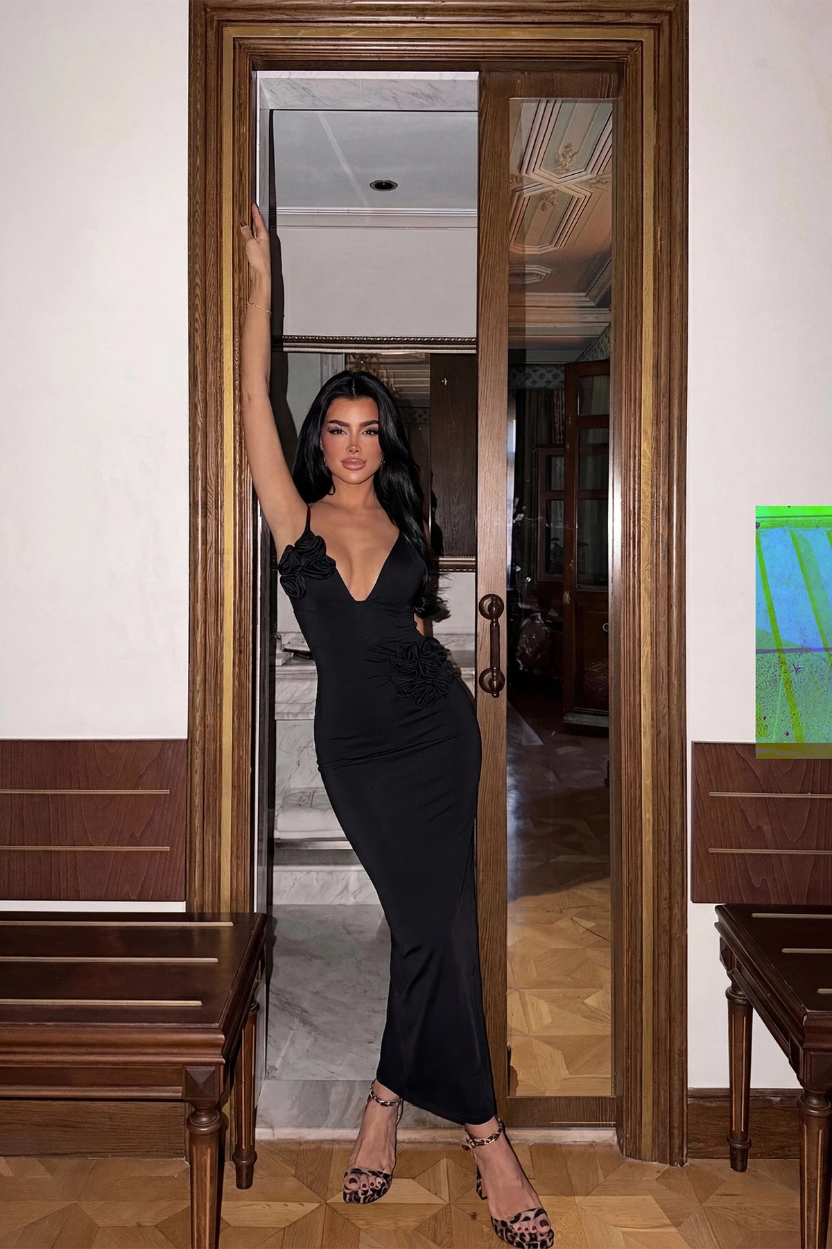 Siyah Blouse Gül Detaylı Elbise