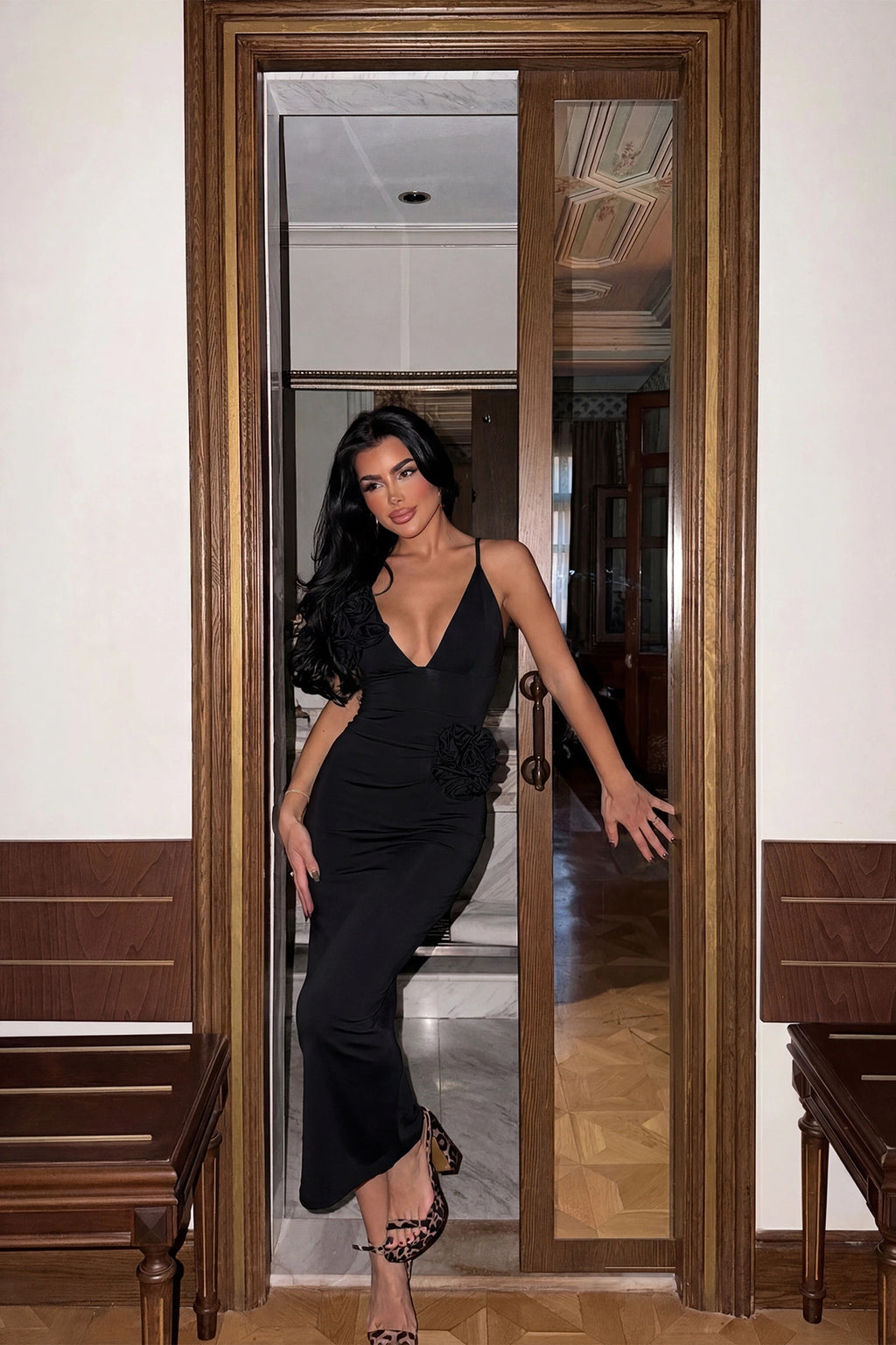 Siyah Blouse Gül Detaylı Elbise