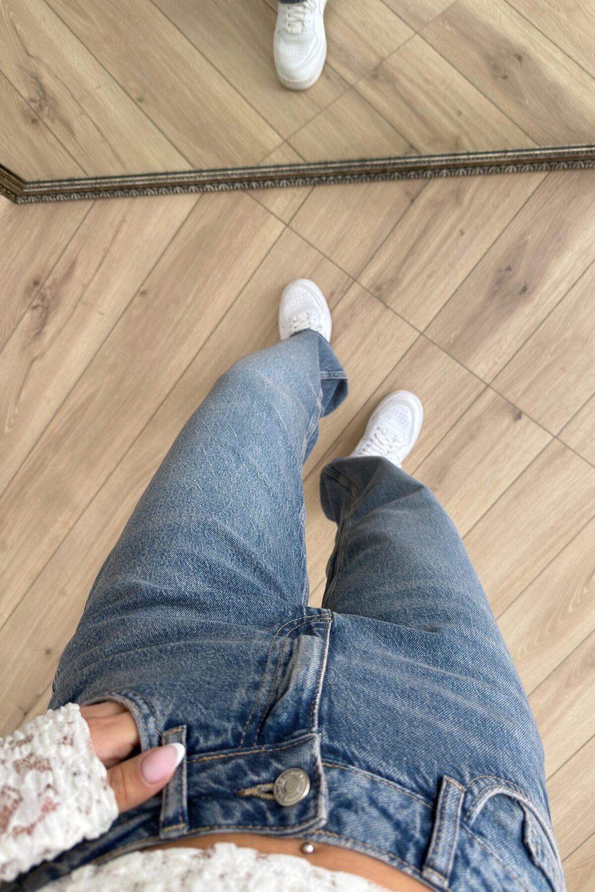 Bs Paçası Kesik Straight Mavi Eskitme Jean