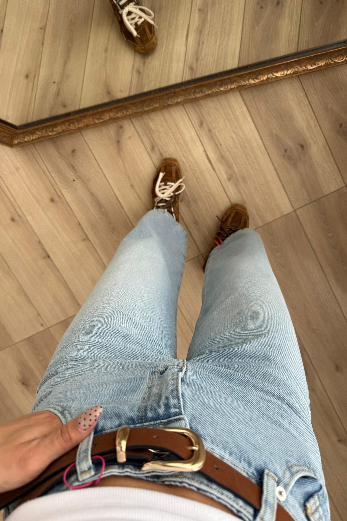 Beli Kemerli Bilek Boy Açık Mavi Jean