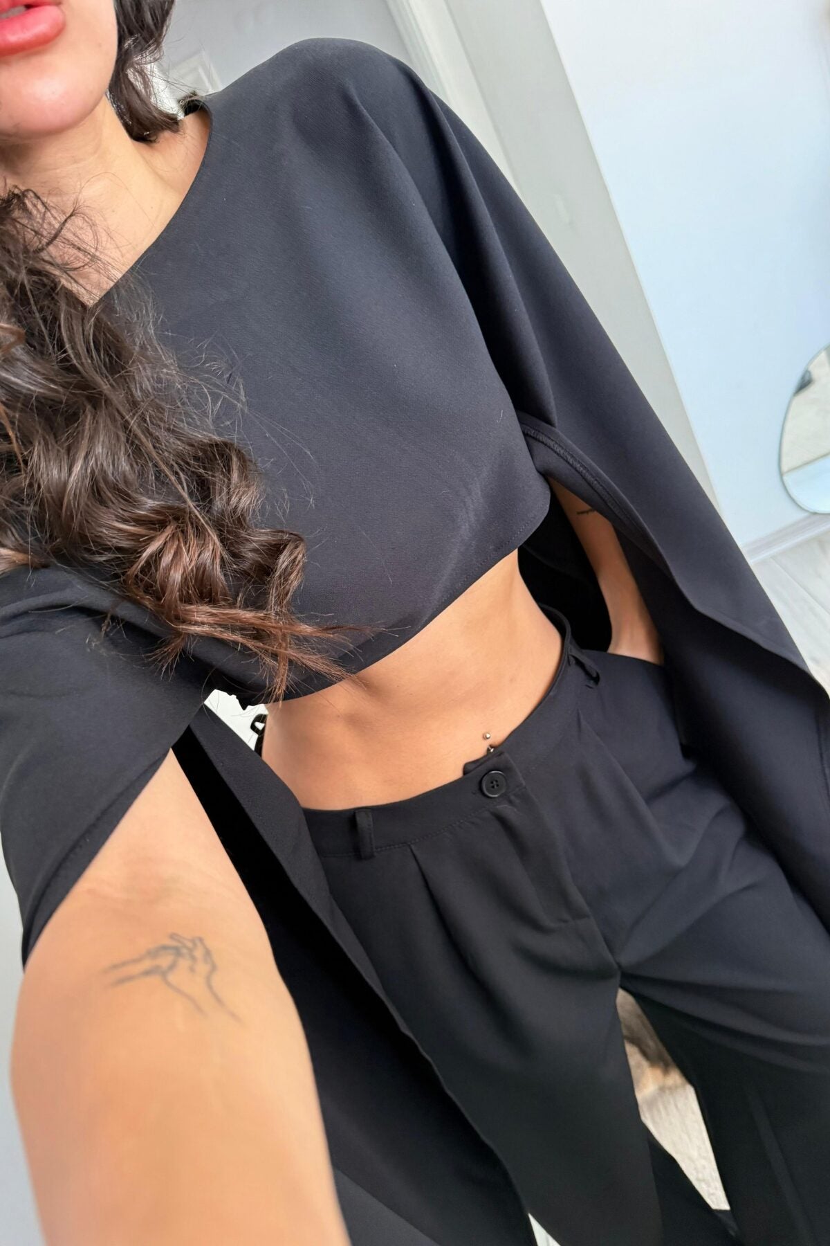 Kolları Pelerinli Crop Pantolon Takım