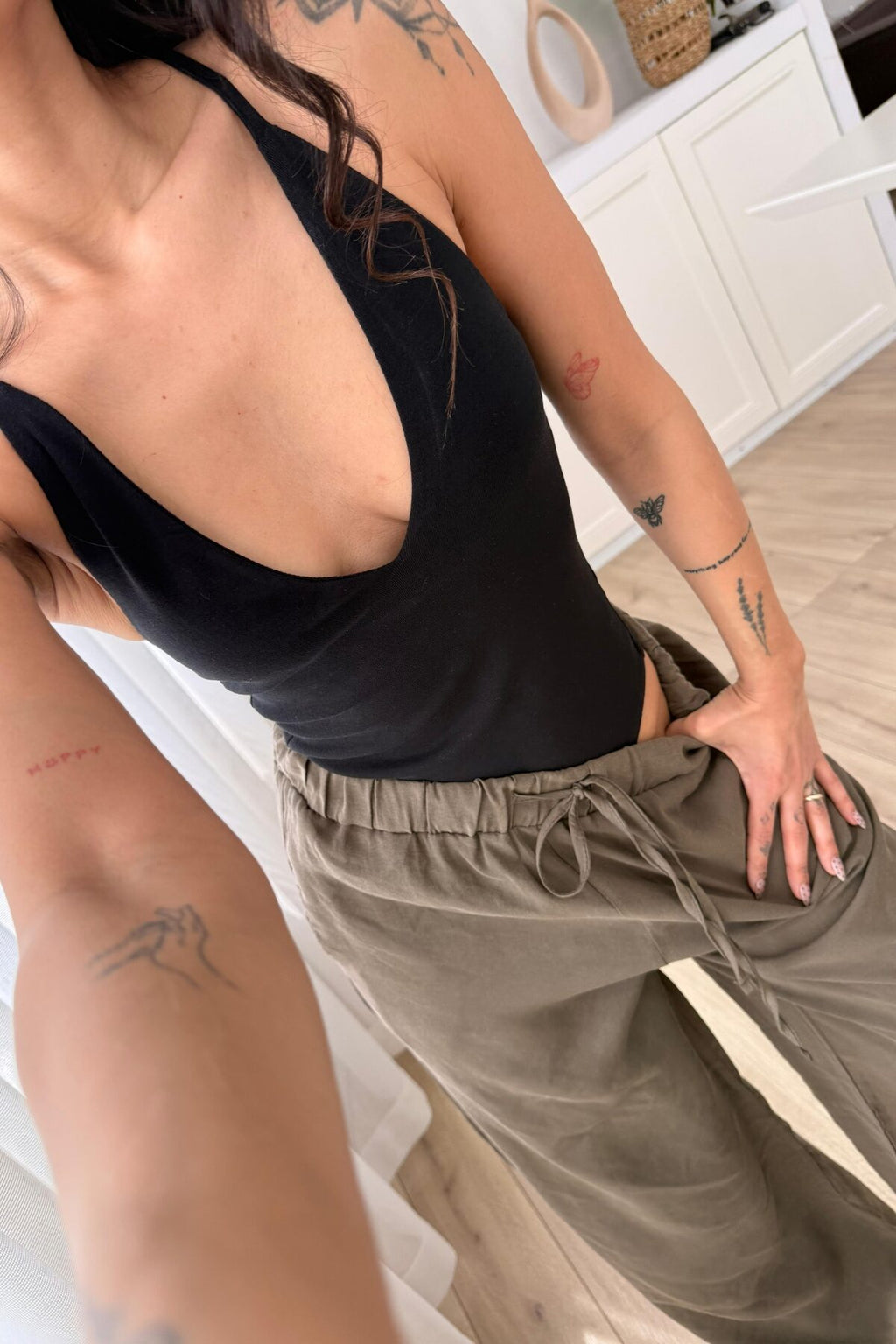 Sırtı Çapraz Askılı Bodysuit