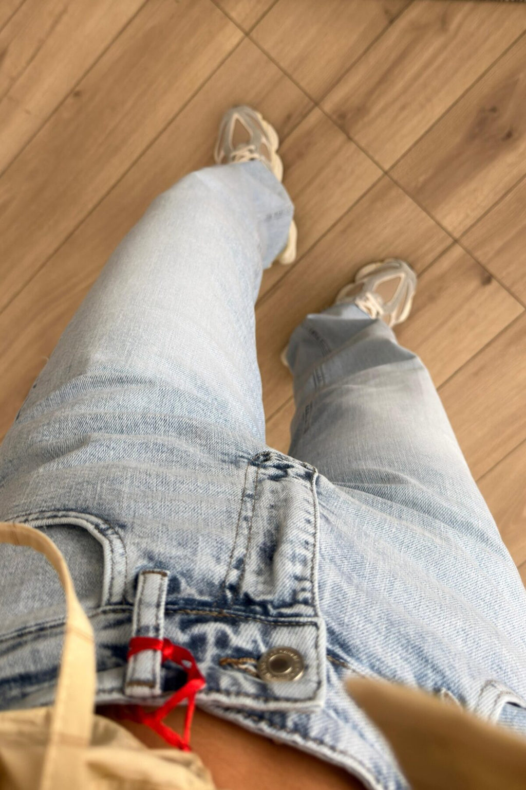 Paçası Kesik Straight Buz Mavi Jean