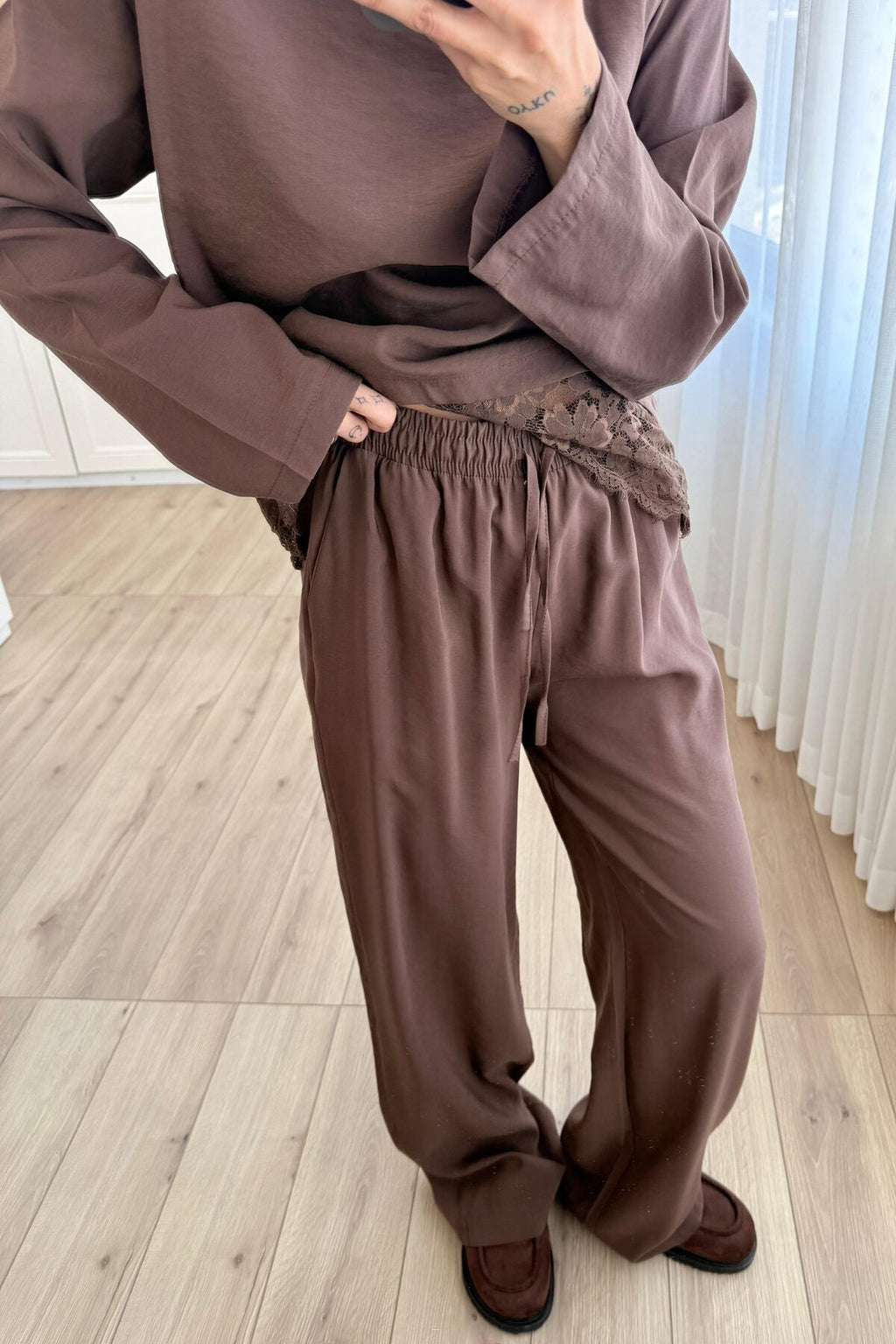 Asimetrik Dantel Detaylı Pantolon Takım