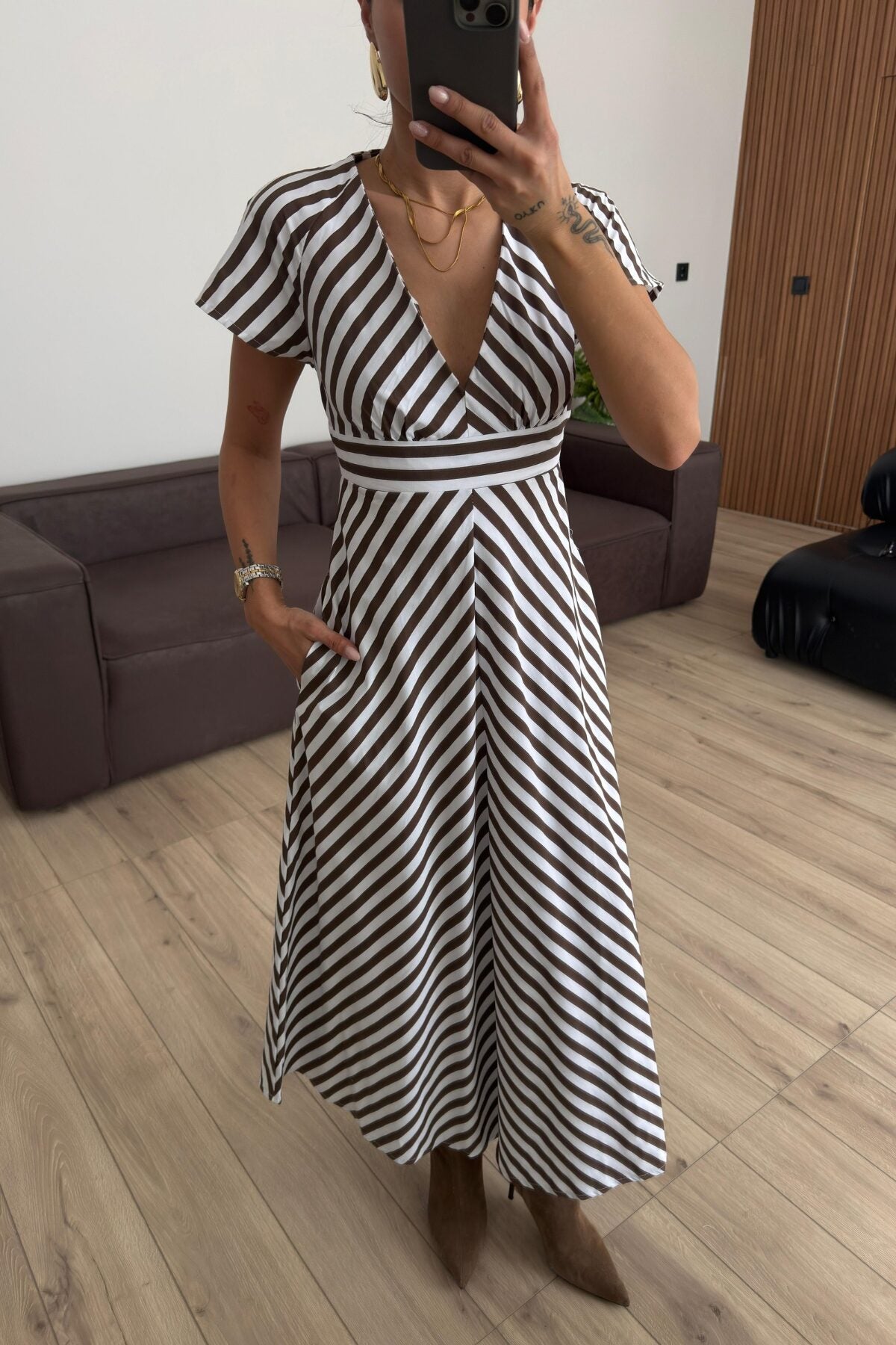 V Yaka Çizgili Poplin Elbise