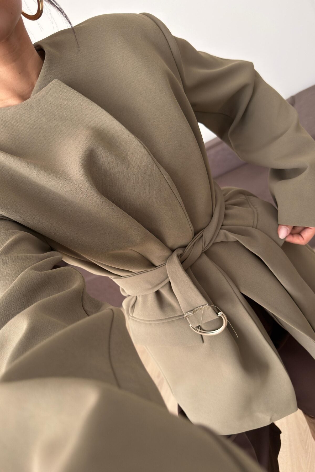 Kemerli Yakasız Blazer Ceket