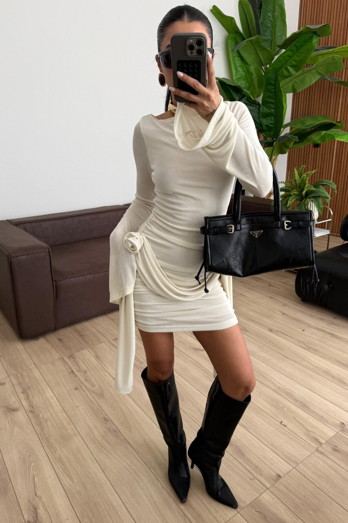 Avenya Gül Detaylı Mini Elbise