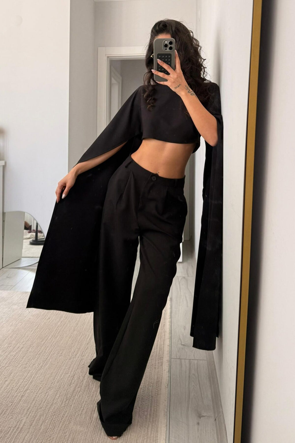 Kolları Pelerinli Crop Pantolon Takım