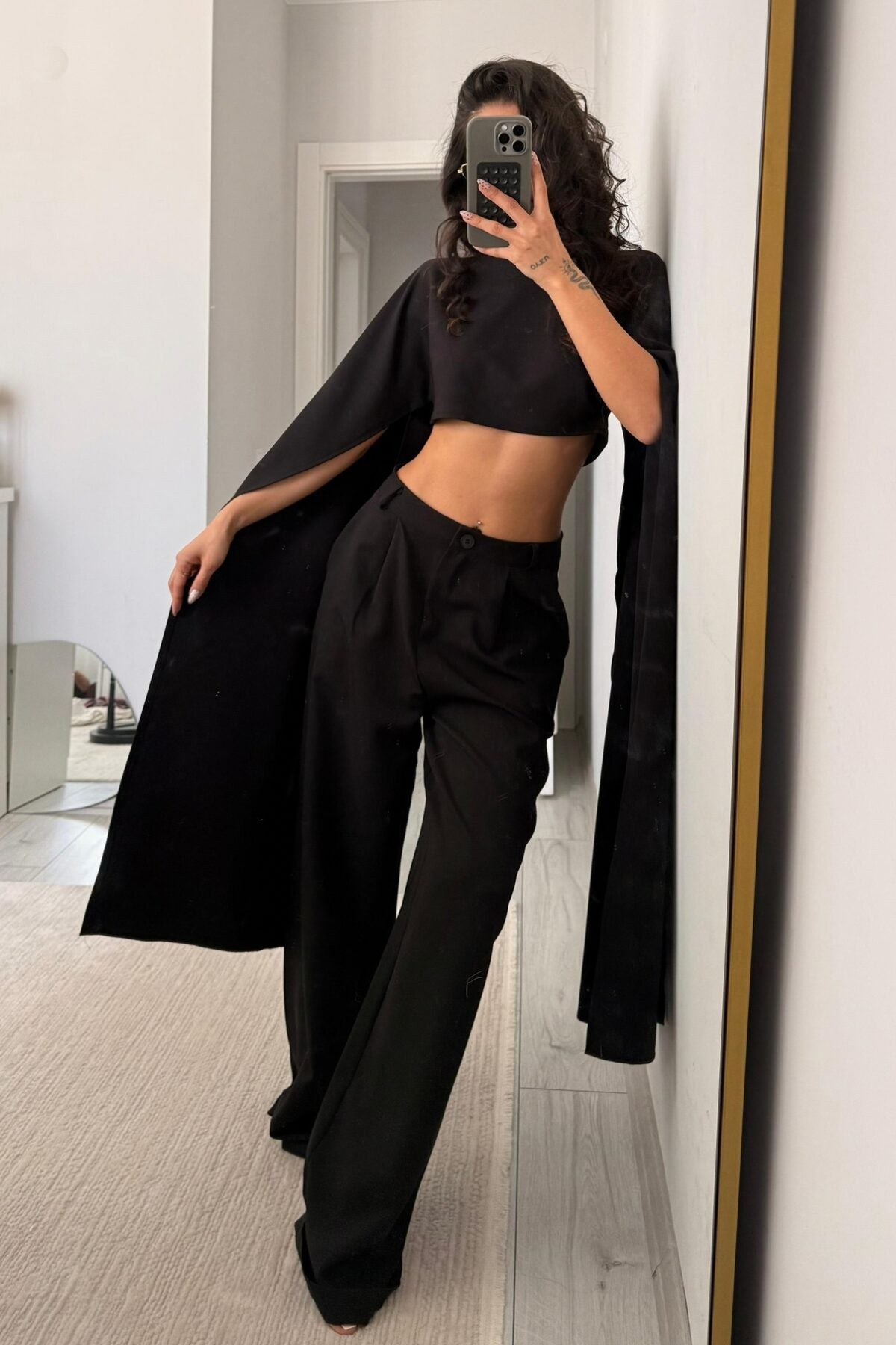 Kolları Pelerinli Crop Pantolon Takım